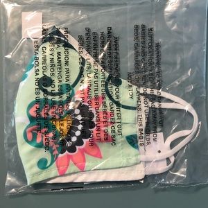 NWT Vera Bradley Face Mask in Mint Flowers